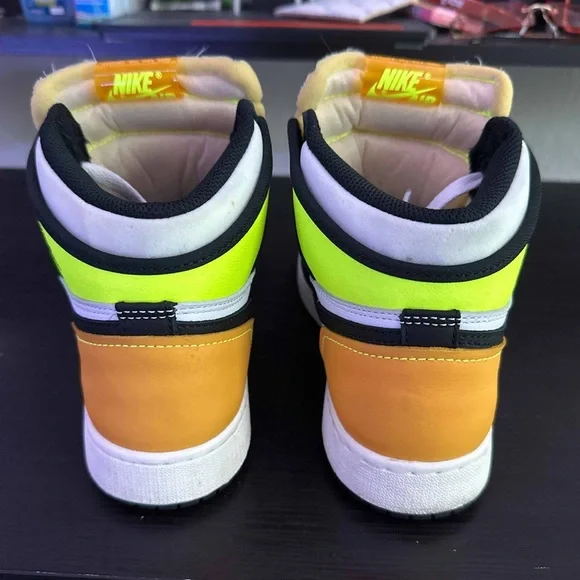 Air Jordan 1 Retro High OG GS 'Volt Gold'